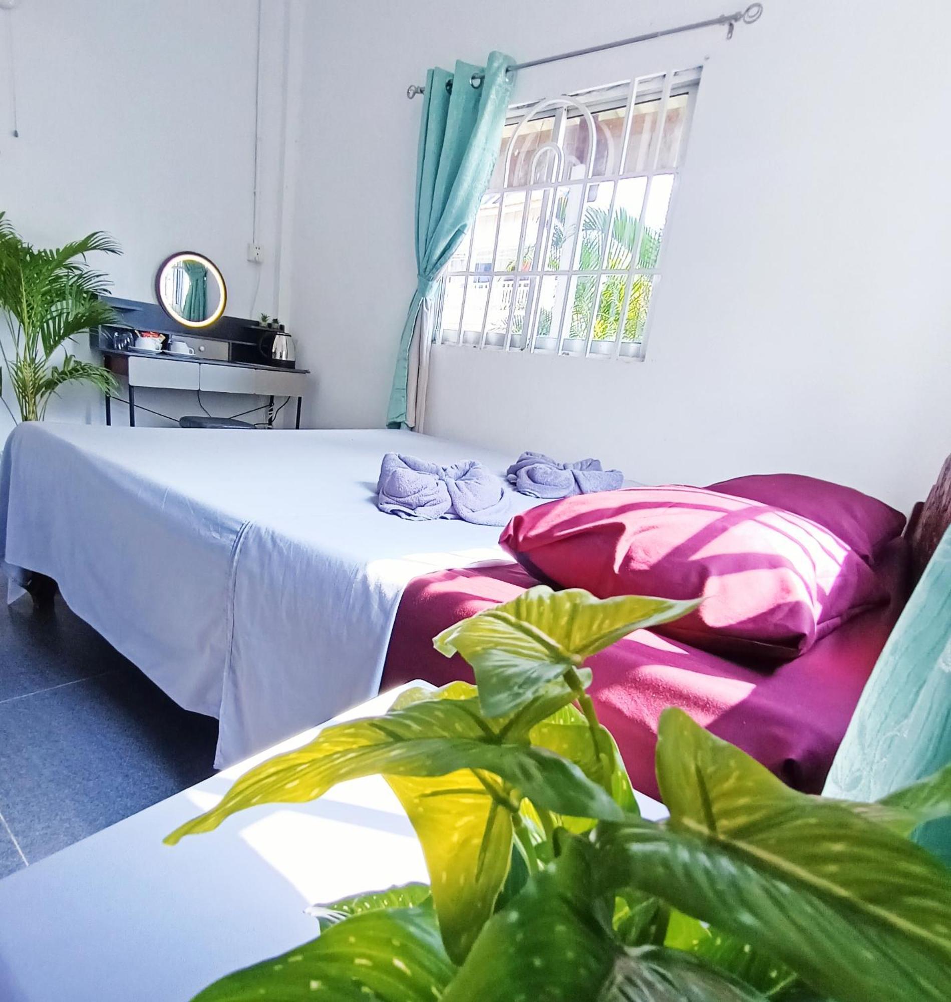 Sam'S Guesthouse M'Pai Bay ロンサレム島 エクステリア 写真